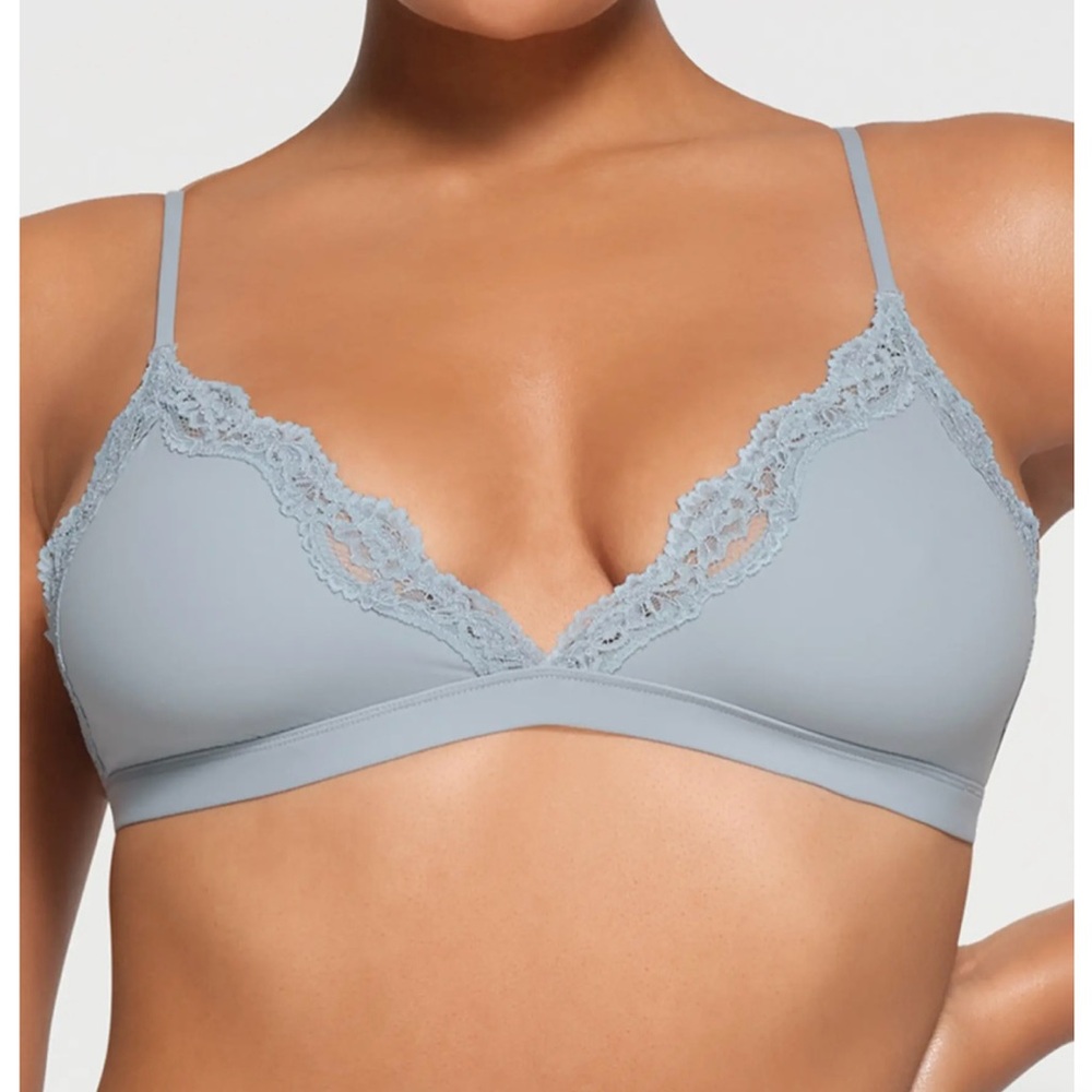 NWT Skims Triangle Lace Bralette - Size M blue
